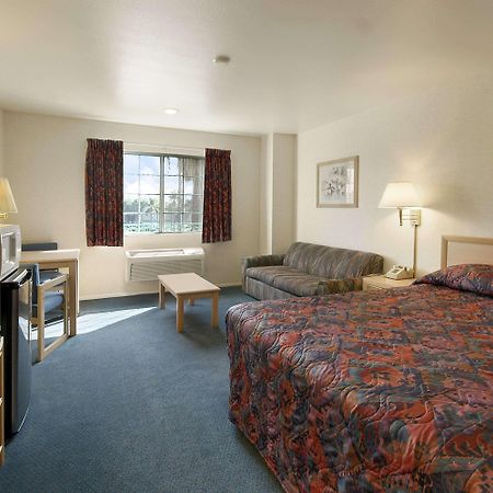 Days Inn By Wyndham Riverside Tyler Mall Room photo