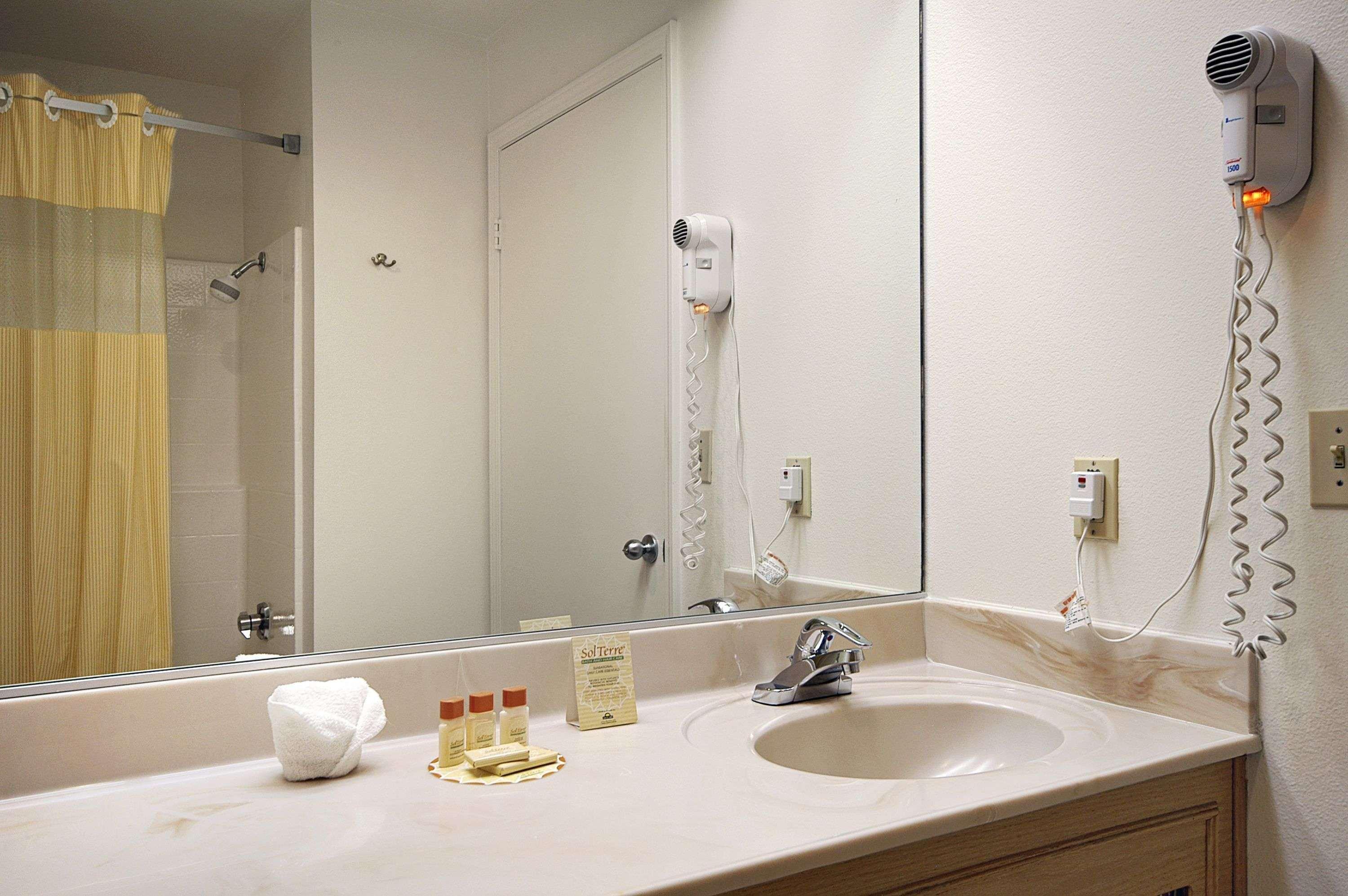 Days Inn By Wyndham Riverside Tyler Mall Room photo